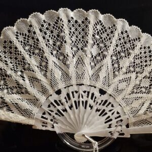 Alt=”Bridal lace fans”.