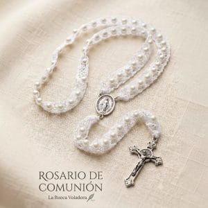 Alt=”Rosario de Comunion de Encaje de bolillos”.