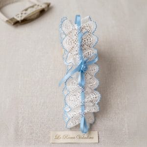 Alt=”Liga de novia de encaje de bolillos azul"