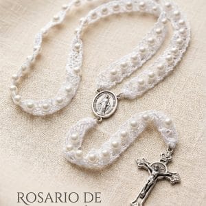 Alt=”Rosario de Comunion de Encaje de bolillos”.